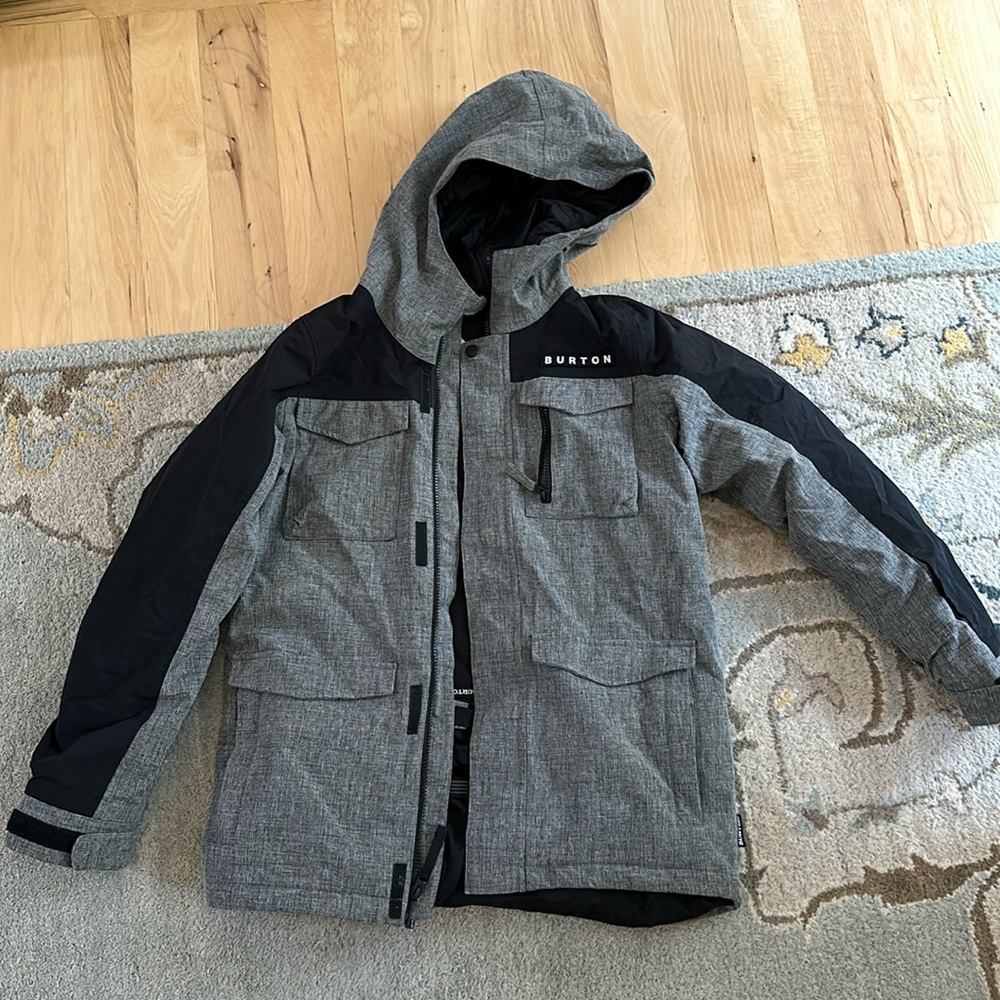 Burton dry ride snowboard jacket with room to grow tech